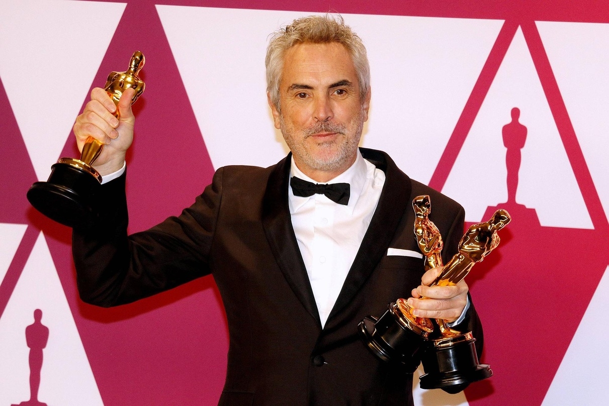 Alfonso Cuaron, hier mit den drei "Roma"-Oscars, produziert für Apple "Raymond and Ray" 