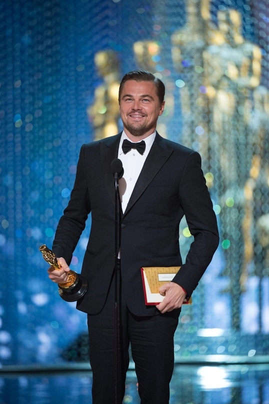 Leonardo DiCaprio strahlte mit seinem ersten Oscar um die Wette