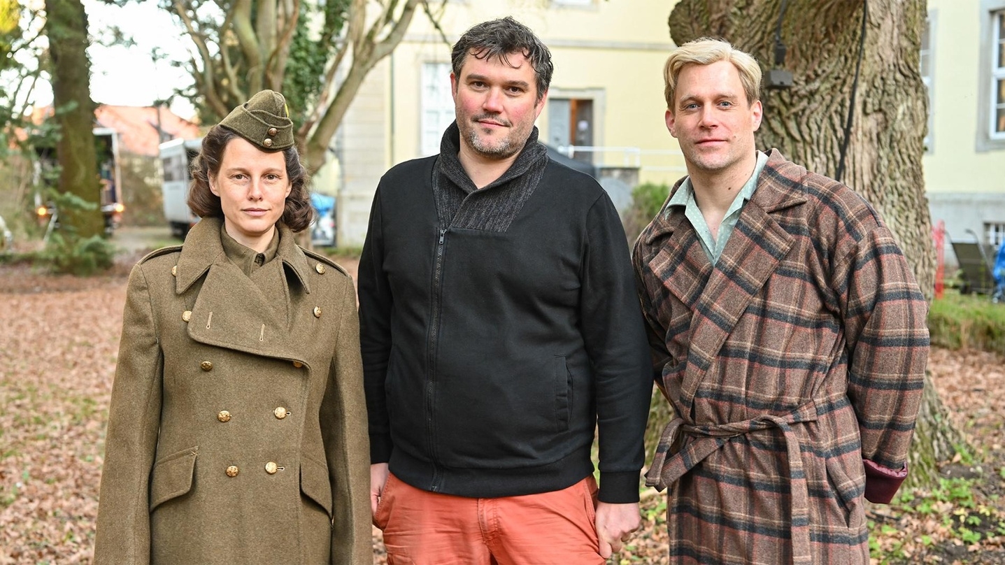 Regisseur Carsten Gutschmidt (Bildmitte) mit den beiden Hauptdarstellern von "Der blonde Hans" (AT), Picco von Groote und Ken Duken 