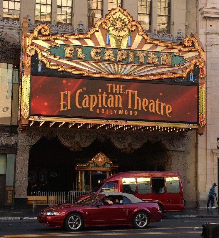 Für Kinos in Los Angeles - hier das El Capitan Theatre - gelten strengere Regeln als für die Kinos im übrigen Kalifornien
