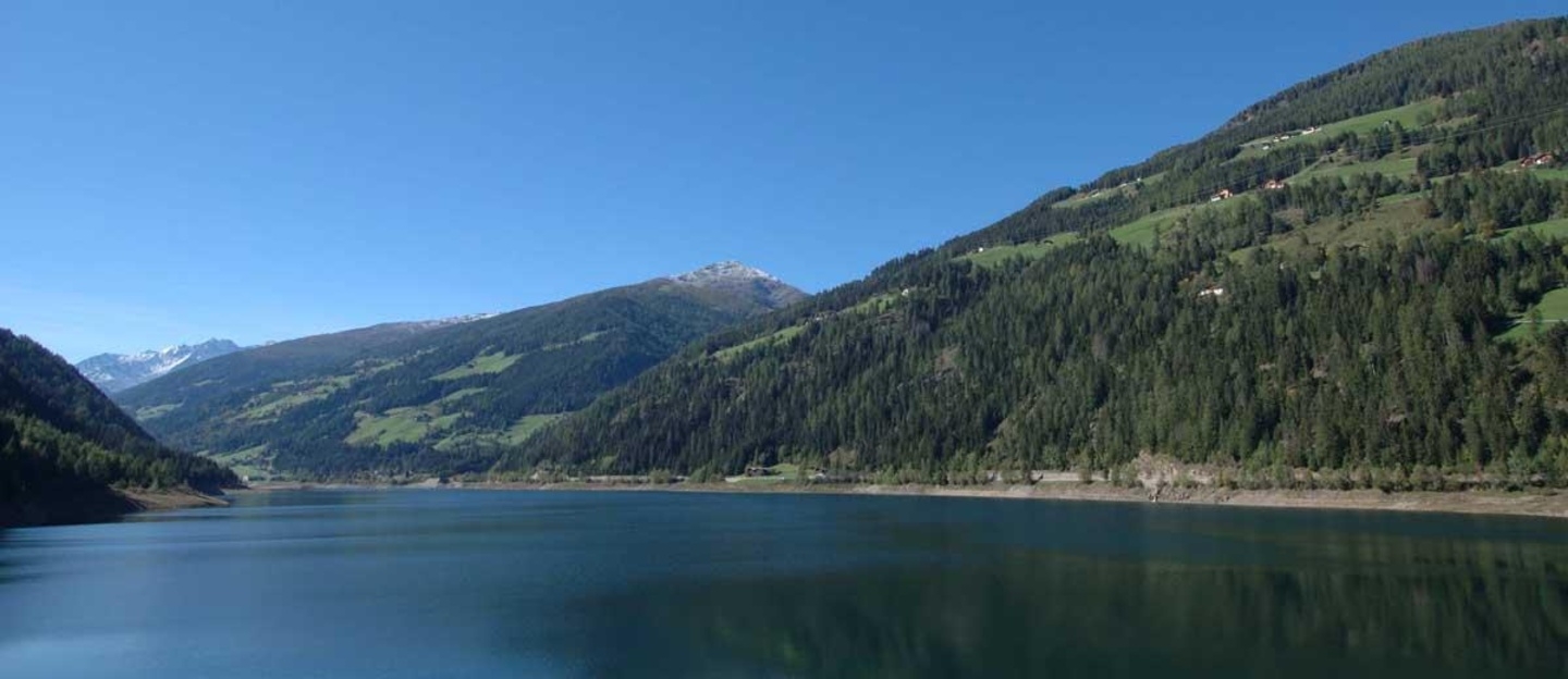 Der Zoggler Stausee ist der größte See im Ultental
