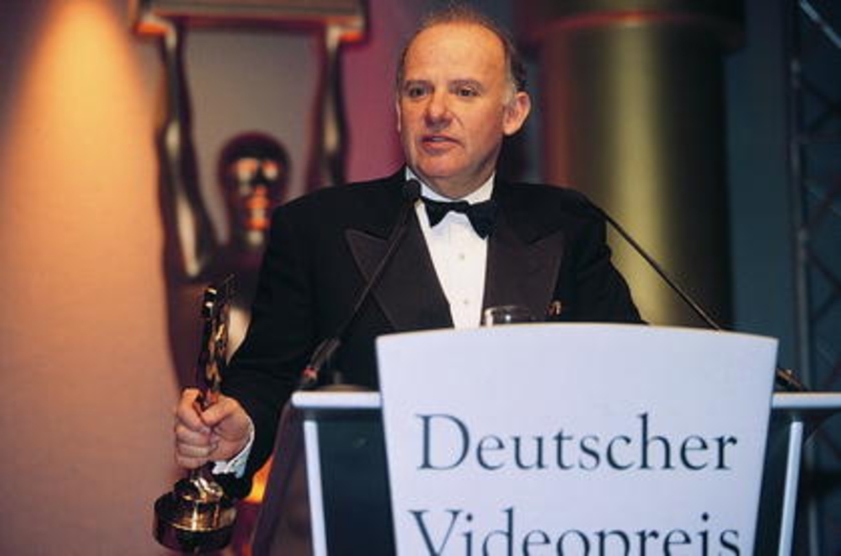 Warren Lieberfarb im Jahr 2000 bei seinem Besuch in München, als er den World Video Award überreicht bekam