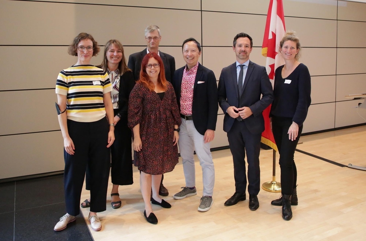 Besuch der Delegation (v.l.n.r.): Anna Sarah Vielhaber (MBB), Claudia Seeber (Canada Trade Commission), Kim Gibson (Ontario Creates), Andreas R. Weichert (Minister Counsellor, Embassy of Canada to Germany), Robert Wong (Creative BC), Dr. Severin Fischer (Chef der Senatskanzlei Berlin), Esther Rothstegge (MBB) 