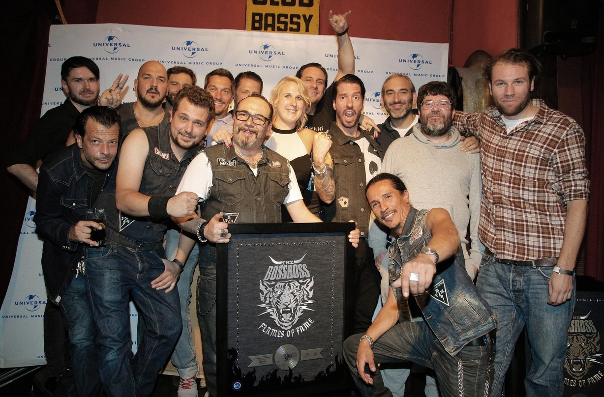 Bei der Platin-Verleihung: The BossHoss und ihr Universal-Music-Team