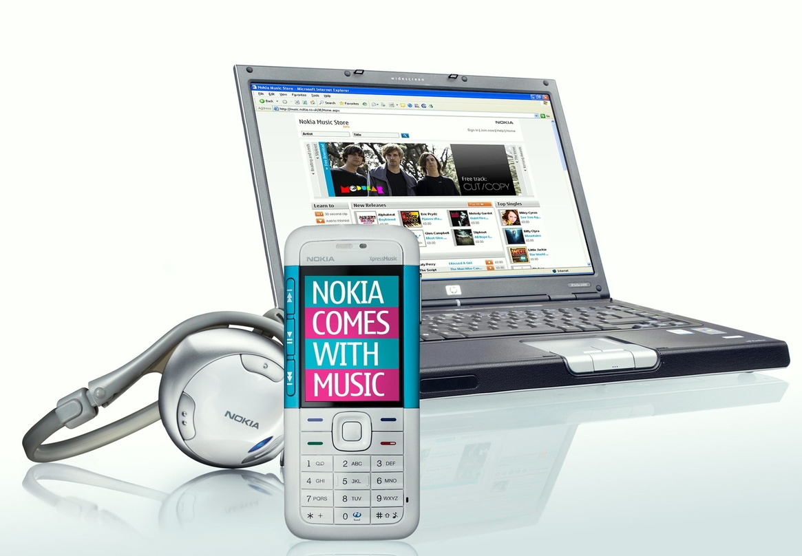 Baut internationale Präsenz aus: Das Nokia-Angebot Comes With Music, hier ein Nokia 5310 samt Peripherie