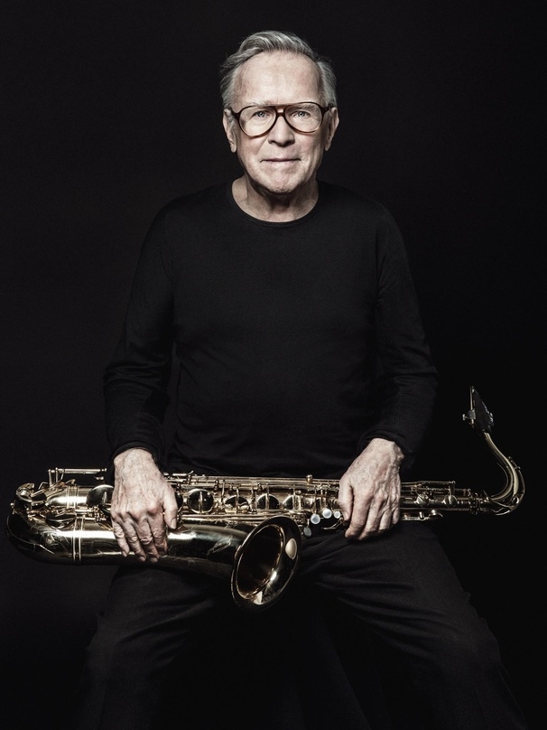 "Im Kofferraum liegt immer ein Saxophon", lässt die Echo-Jury wissen. "Es könnte sich eine spannende Session oder musikalische Herausforderung bieten, und dann wäre er untröstlich, hätte er sein Horn nicht zur Hand": Klaus Doldinger erhält 2017 den Echo Jazz für sein Lebenswerk