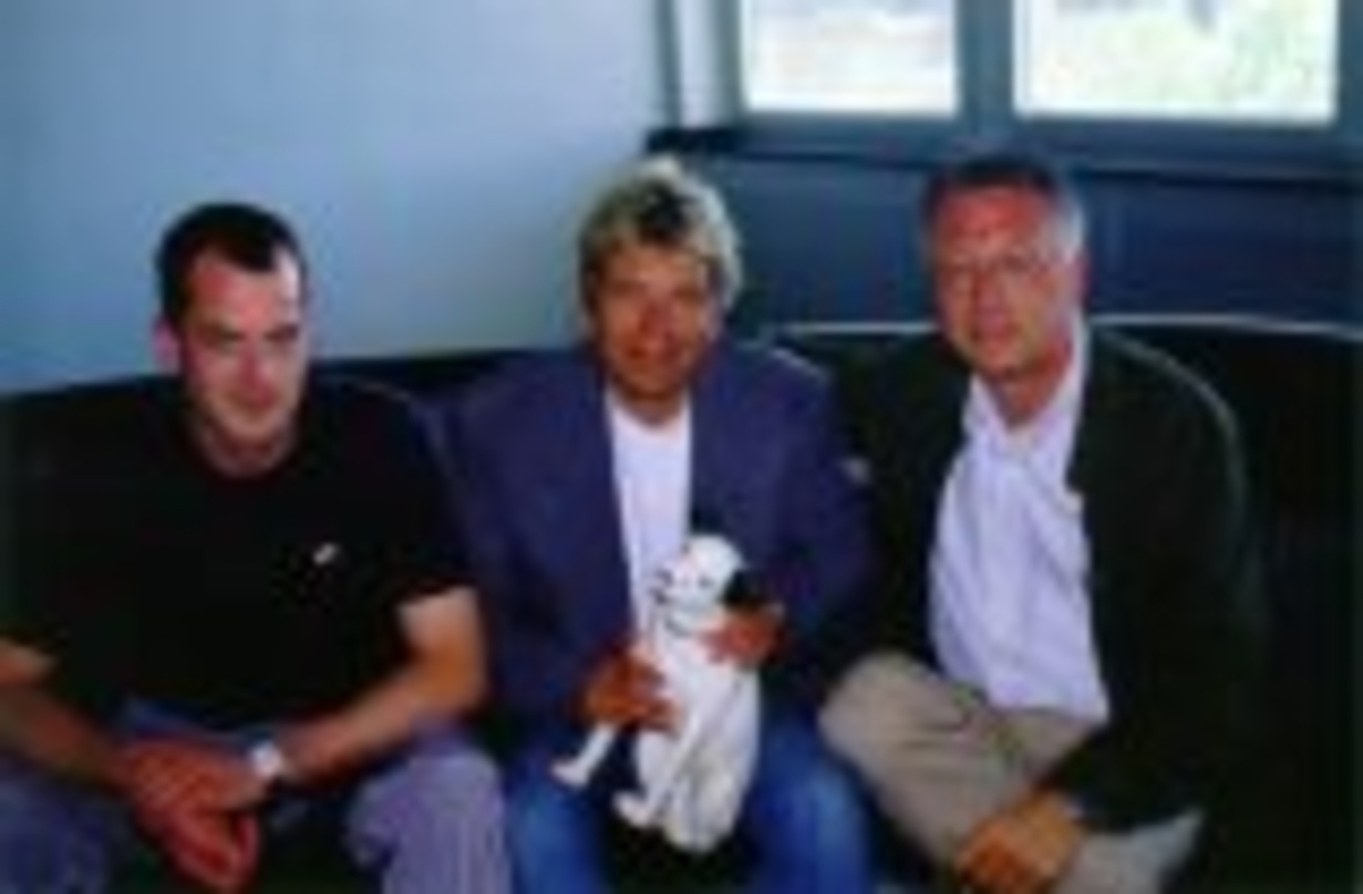 Wollen mit wolkiger Musik in die Charts (v.l.n.r): Mattias Henning, Matthias Reim und Electrola-Chef Roman Rybnikar