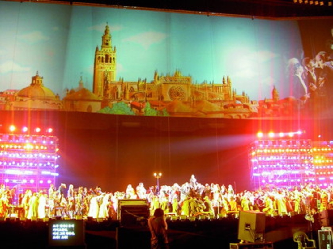 Gerriets hat auch die weltweit größte, in einer Seouler Opernproduktion eingesetzte Projektionsfläche realisiert