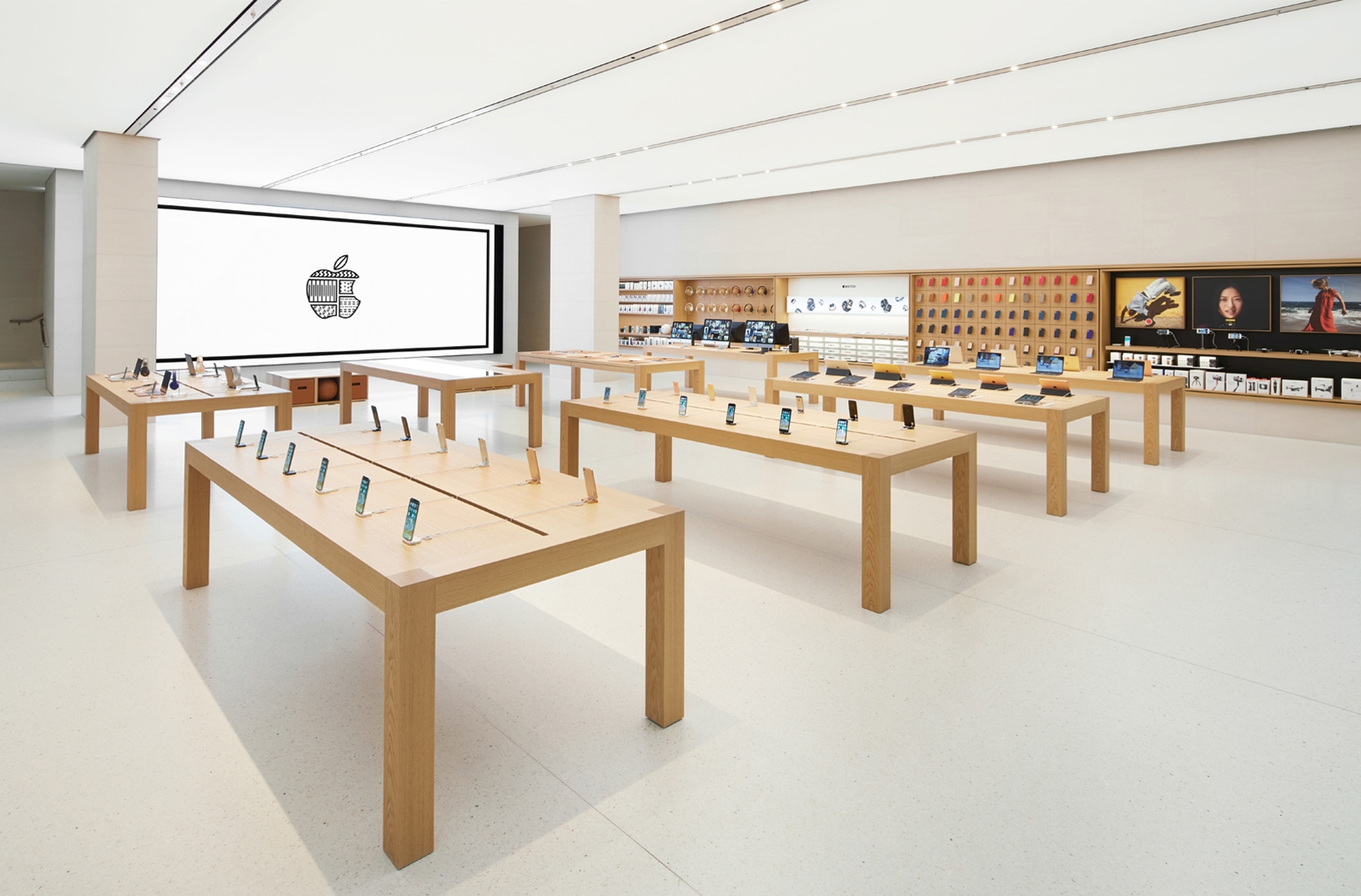 Ein Anblick, an den man sich wegen Corona gewöhnen muss: leere Apple Stores rund um den Erdball