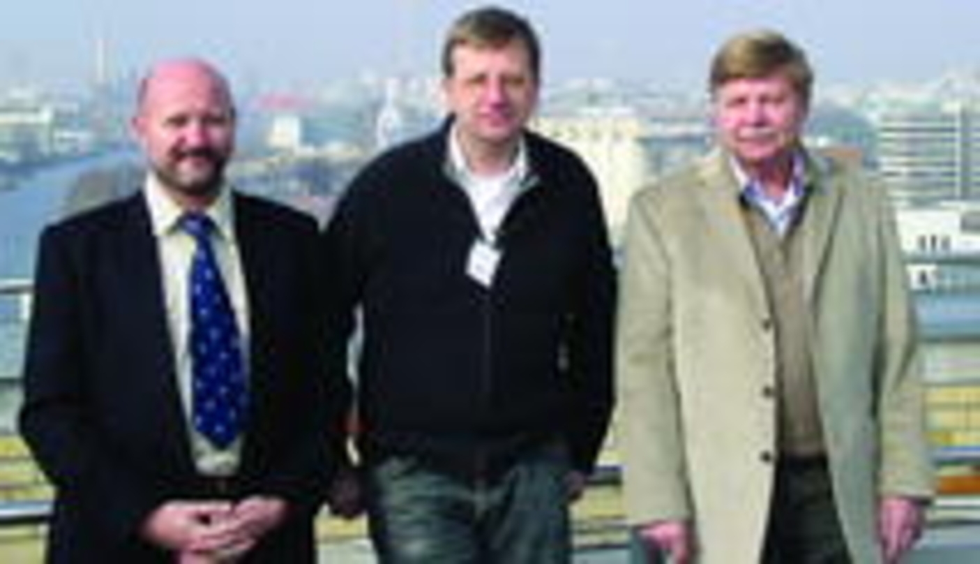 Stiegen Universal aufs Dach (v.l.n.r.): Dieter Mondrejewski (Beck), Helge Riemer (Lasersound) und Dieter Reuter (Saturn München)