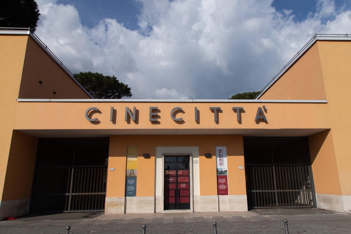 Der Studiokomplex Cinecittà liegt südöstlich von Rom