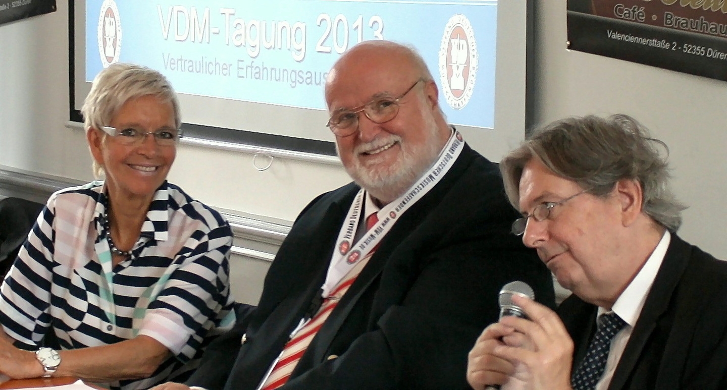 Waren bei der Tagung in Düren vor Ort: VDM-Inhaberin Helga Quirini, der Vorstandsvorsitzende Klaus Quirini (Mitte) und Gastdozent Rüdiger Grothues