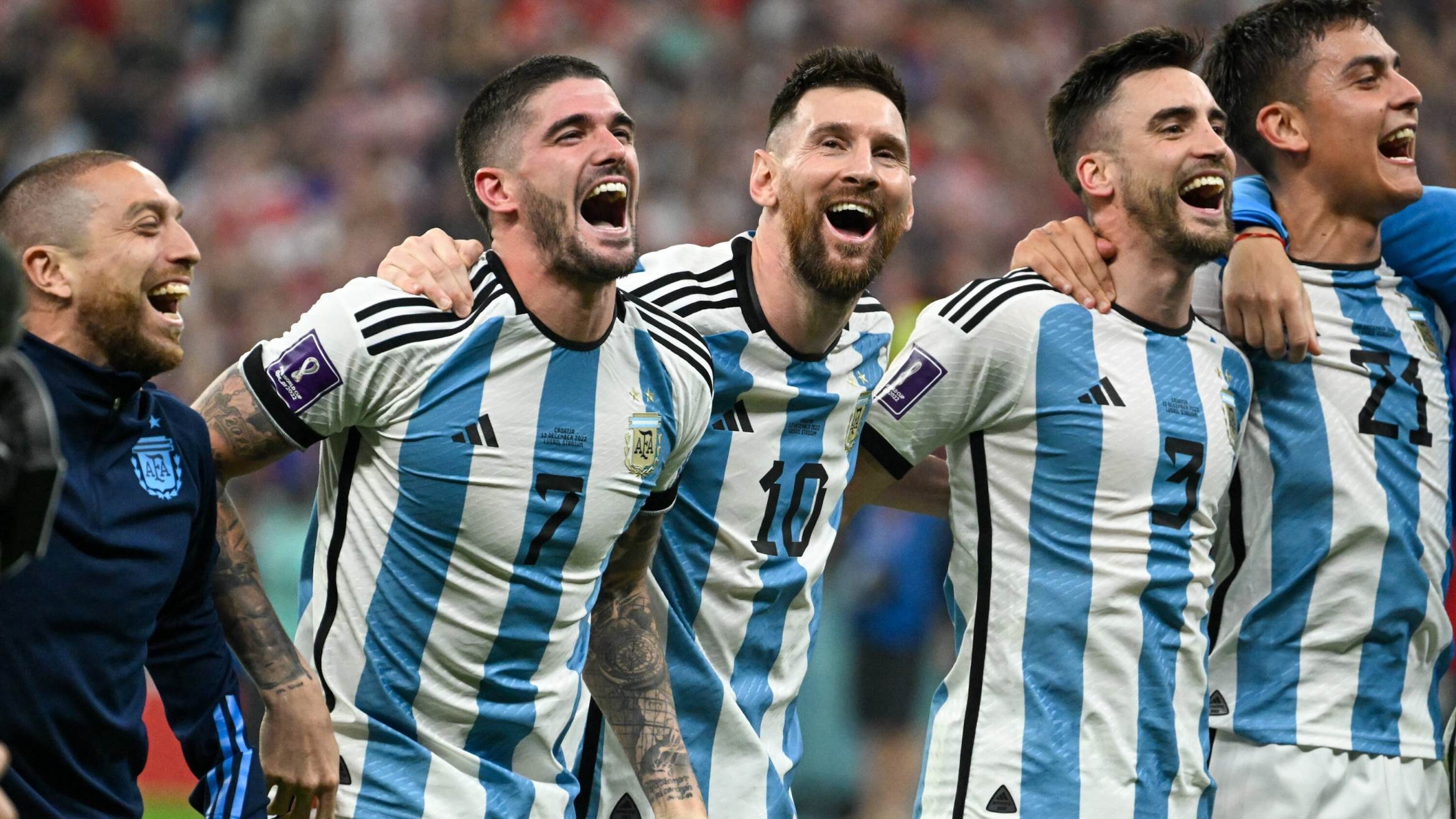 Argentinische Fußballer nach dem WM-Halbfinal-Sieg gegen Kroatien - 