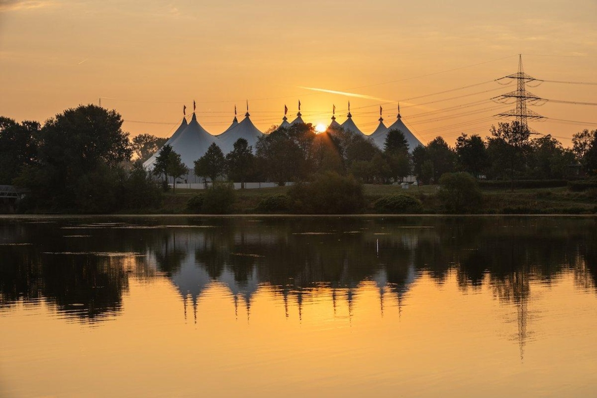 Hier geht es bald rund in den erstmals klimatisierten Zelten: das Areal des Zeltfestivals Ruhr am Kemnader See