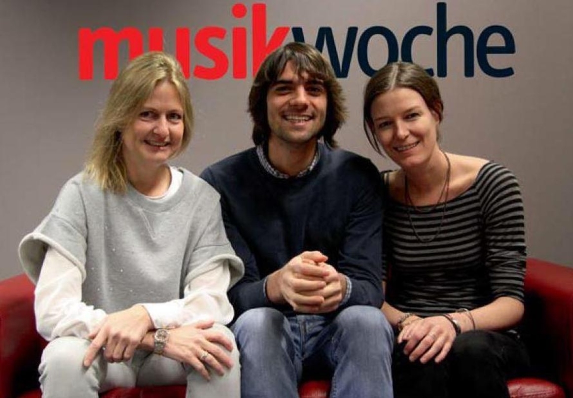 Auf der MusikWoche-Couch: Ulrike Unseld (links), Maximilian Hilpold (beide Deluxe Music) und Vivian Hauner (Sony Music)