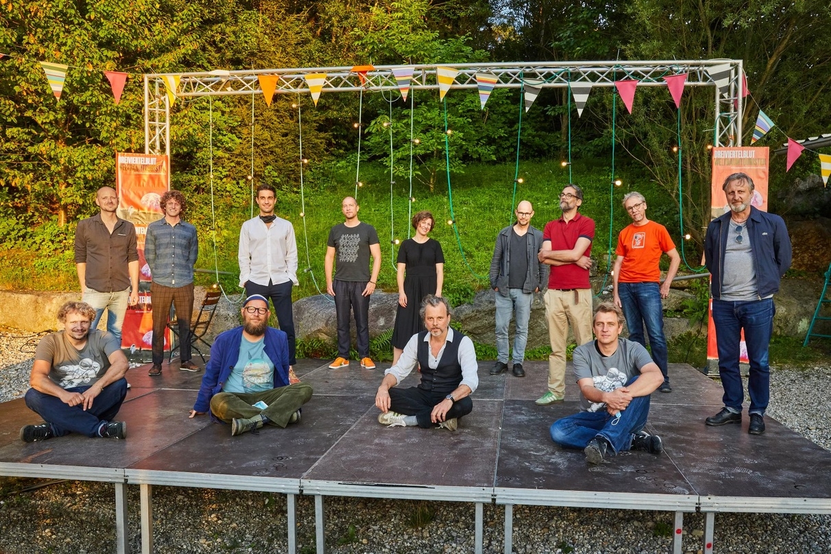 "Dreivietelblut - Weltraumtouristen" feierte seine Weltpremiere unter freiem Himmel