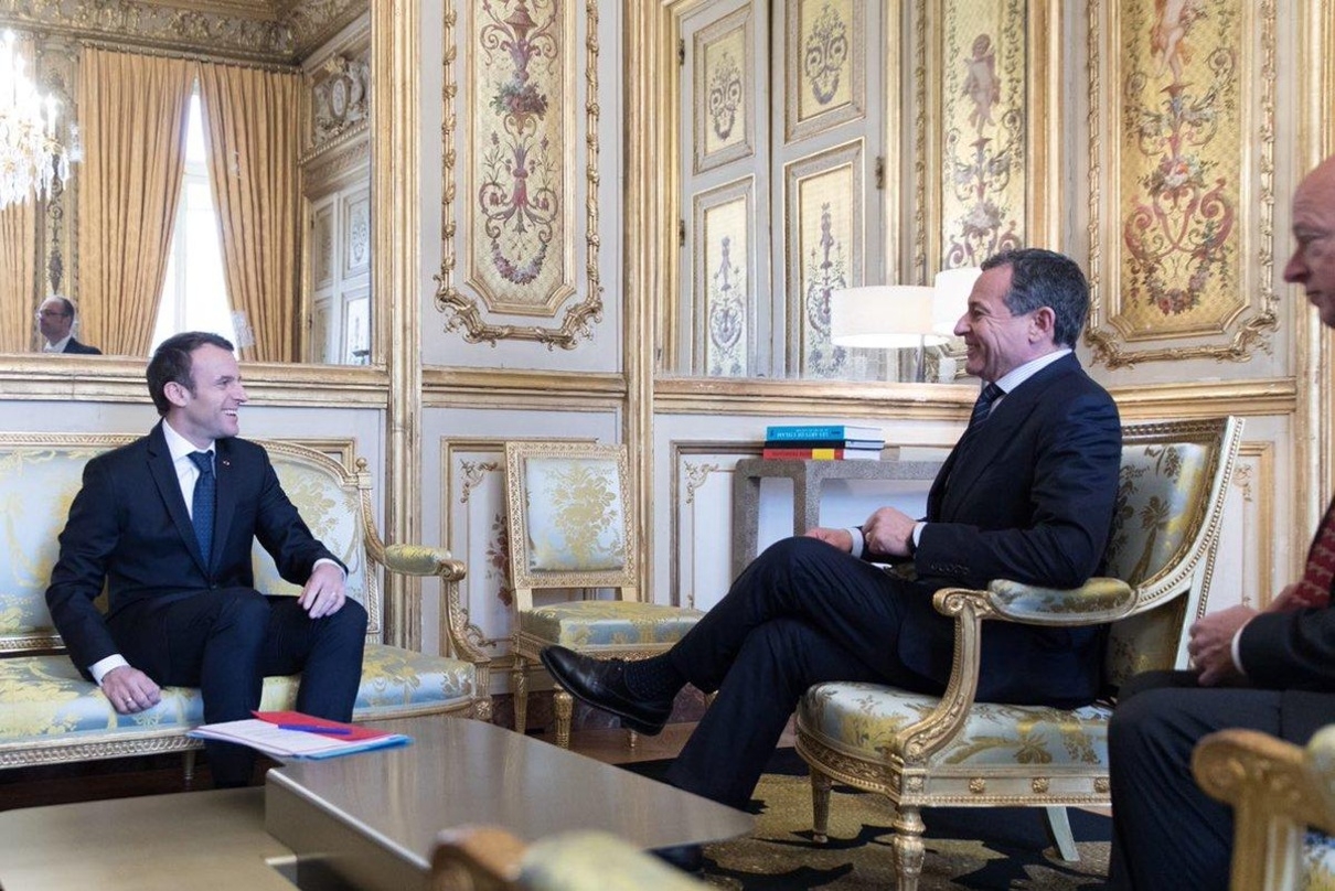 Im herrschaftlichen Élysée Palast: Bob Iger und Emmanuel Macron