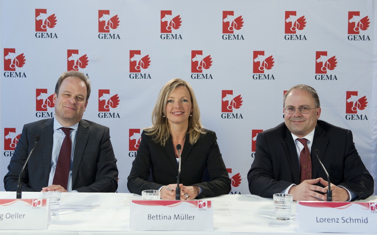 Bei der GEMA-Pressekonferenz (v.l.n.r.): Vorstand Georg Oeller, Bettina Müller (Leitung Direktion Marketing und Kommunikation) und Bezirksdirektor Lorenz Schmid