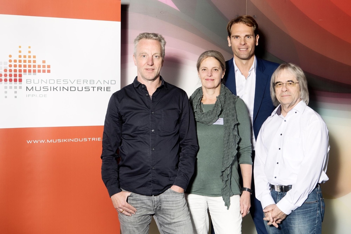 Vertreten die außerordentlichen Mitglieder im Bundesverband Musikindustrie (von links): Konrad von Löhneysen, Stefanie Marcus (Traumton), Geschäftsführer Florian Drücke und Manfred Görgen (MDG)