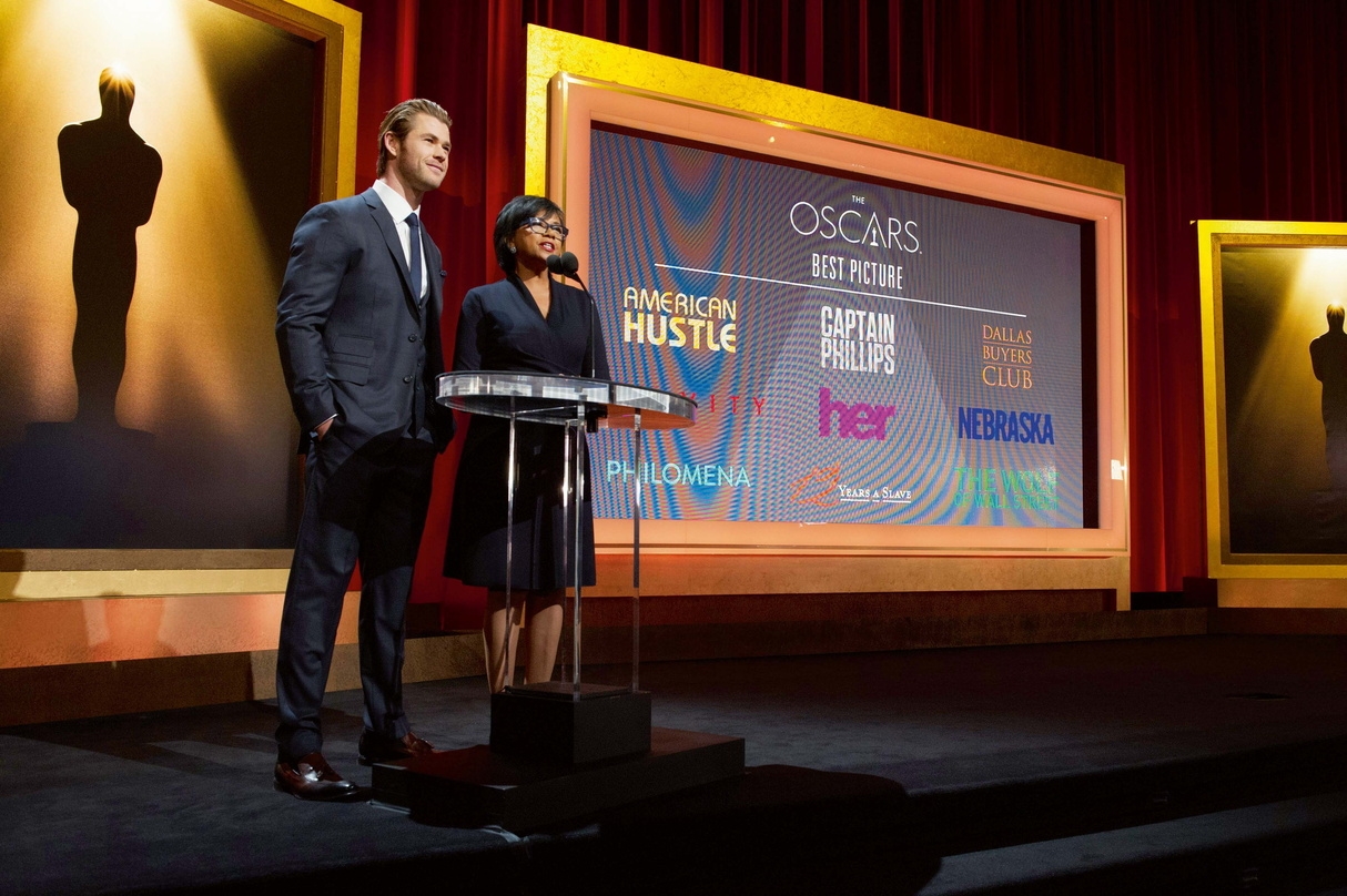 "Thor"-Darsteller Chris Hemsworth und Academy-Präsidentin Cheryl Boone Isaacs gaben die Oscarnominierungen bekannt