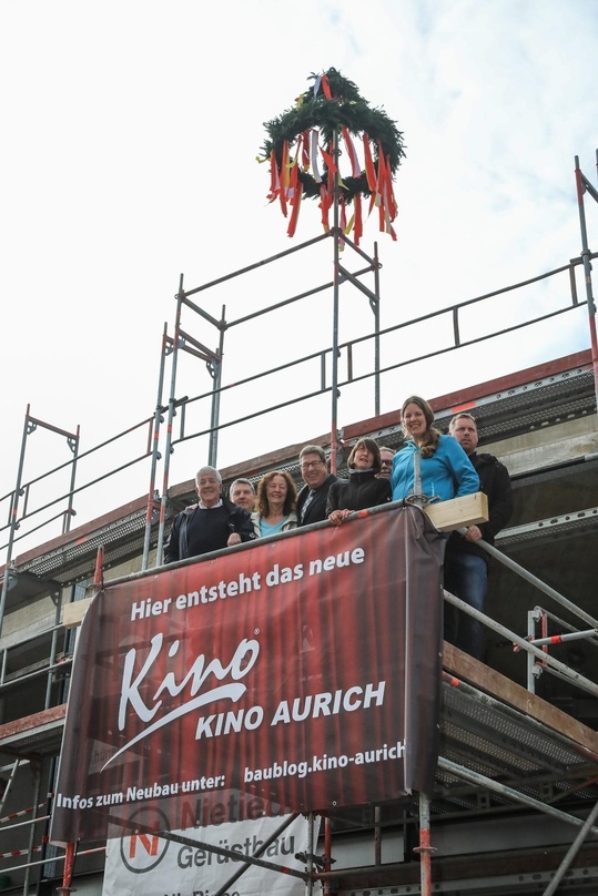 Vergangene Woche feierten die Mucklis Richtfest für ihren Kinoneubau in Aurich