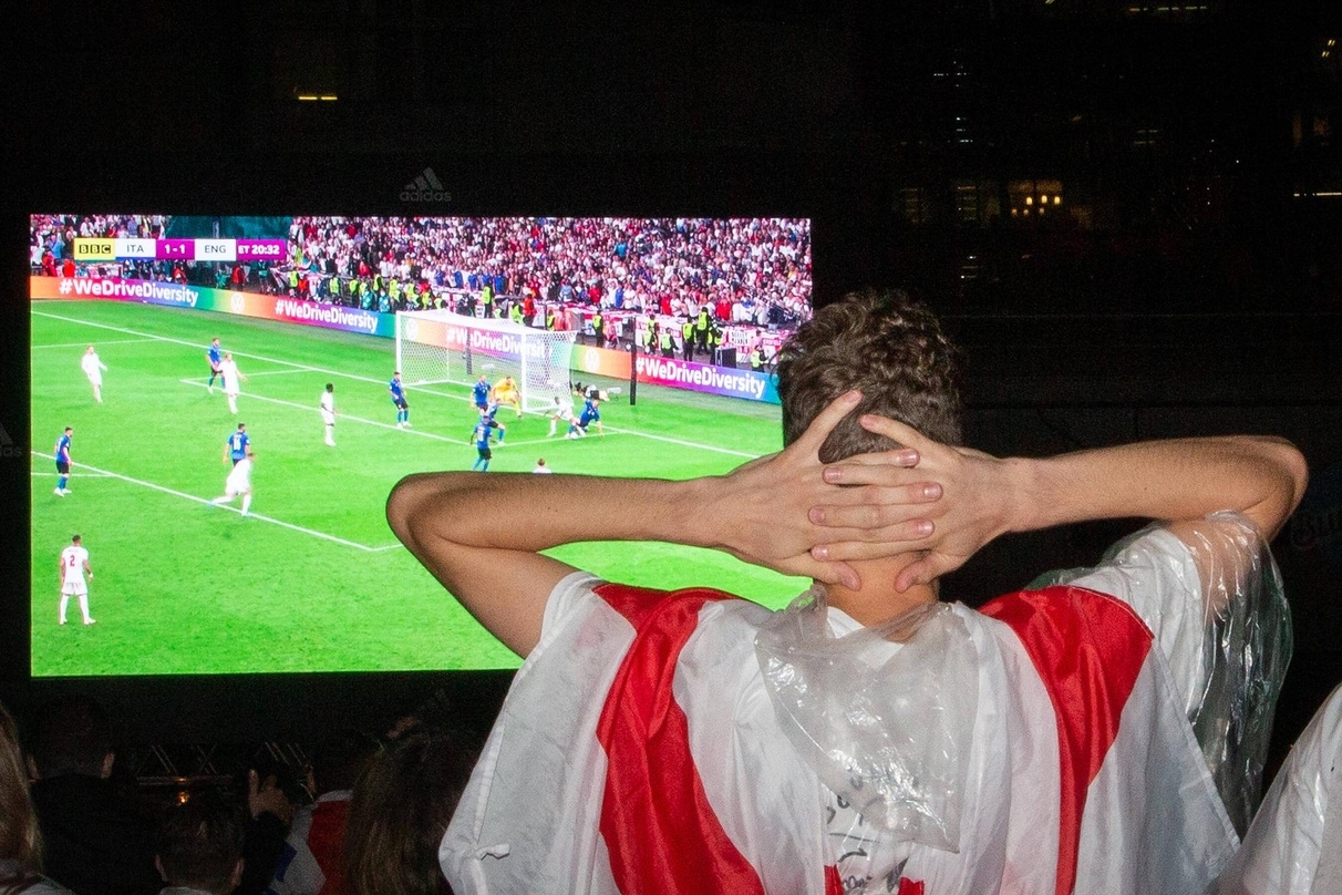  Millionenfach wurde gestern Abend mit der englischen Nationalmannschaft vor den Bildschirmen mitgefiebert 