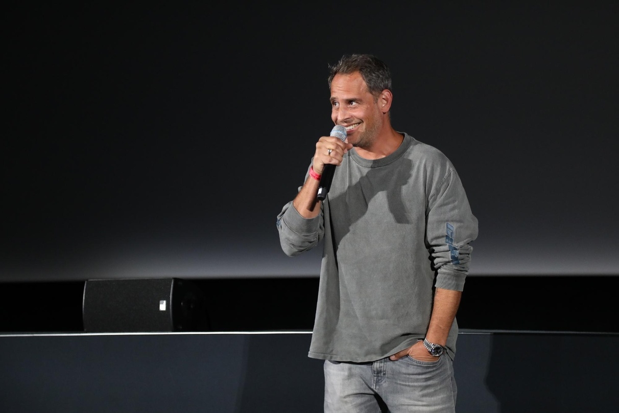 Moritz Bleibtreu kam persönlich in den Cinedom, um "Caveman" vorzustellen
