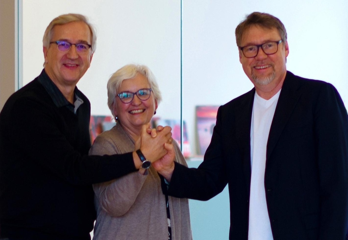 Legen die Zukunft der ebam Business Akademie in neue Hände (von links): Georg Löffler und Michèle Claveau mit Klaus Wolfgang Wildner