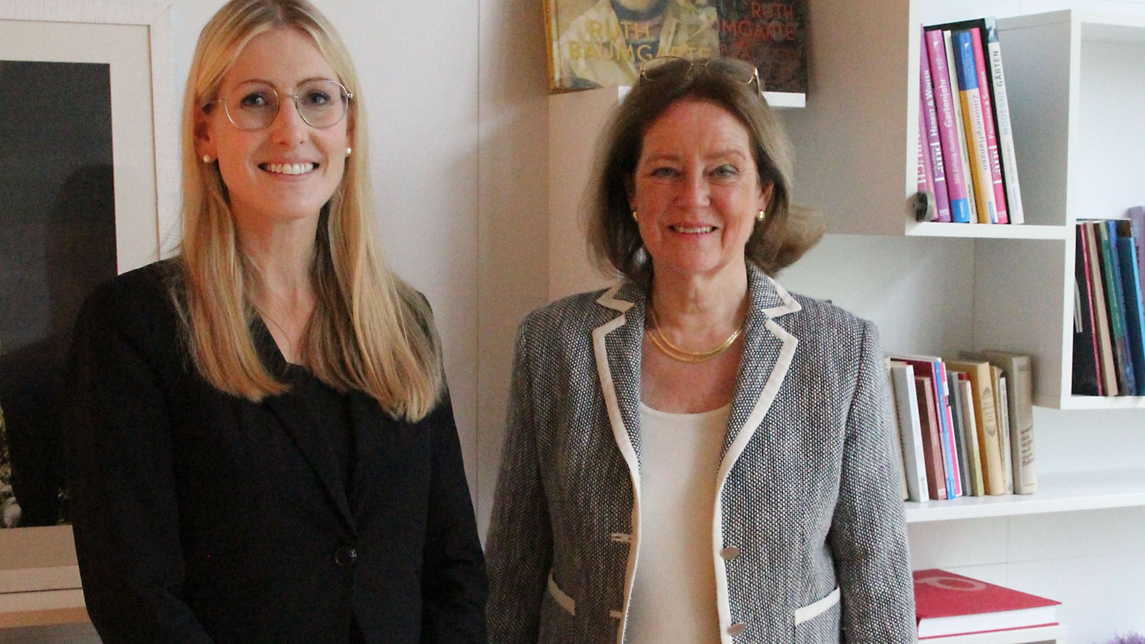 Miriam Sievert (links) folgt ab Januar 2023 als Chefredakteurin von "Wohnen & Garten" auf Andrea Kögel, die sich in den Ruhestand verabschiedet - 