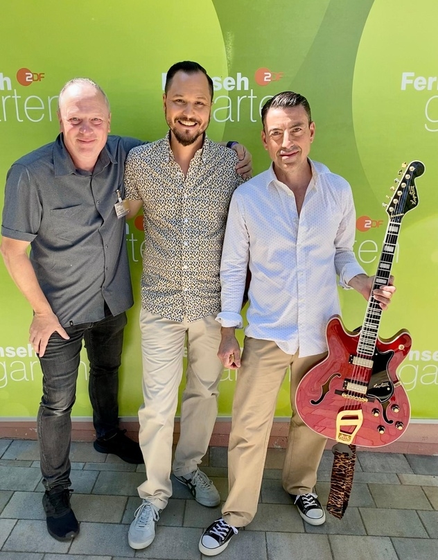 Trafen sich im ZDF Fernsehgarten (von links): Oliver Fennel (Major Promo Music), Martin Maurer und Oliver Heydenreich (beide The Flames)