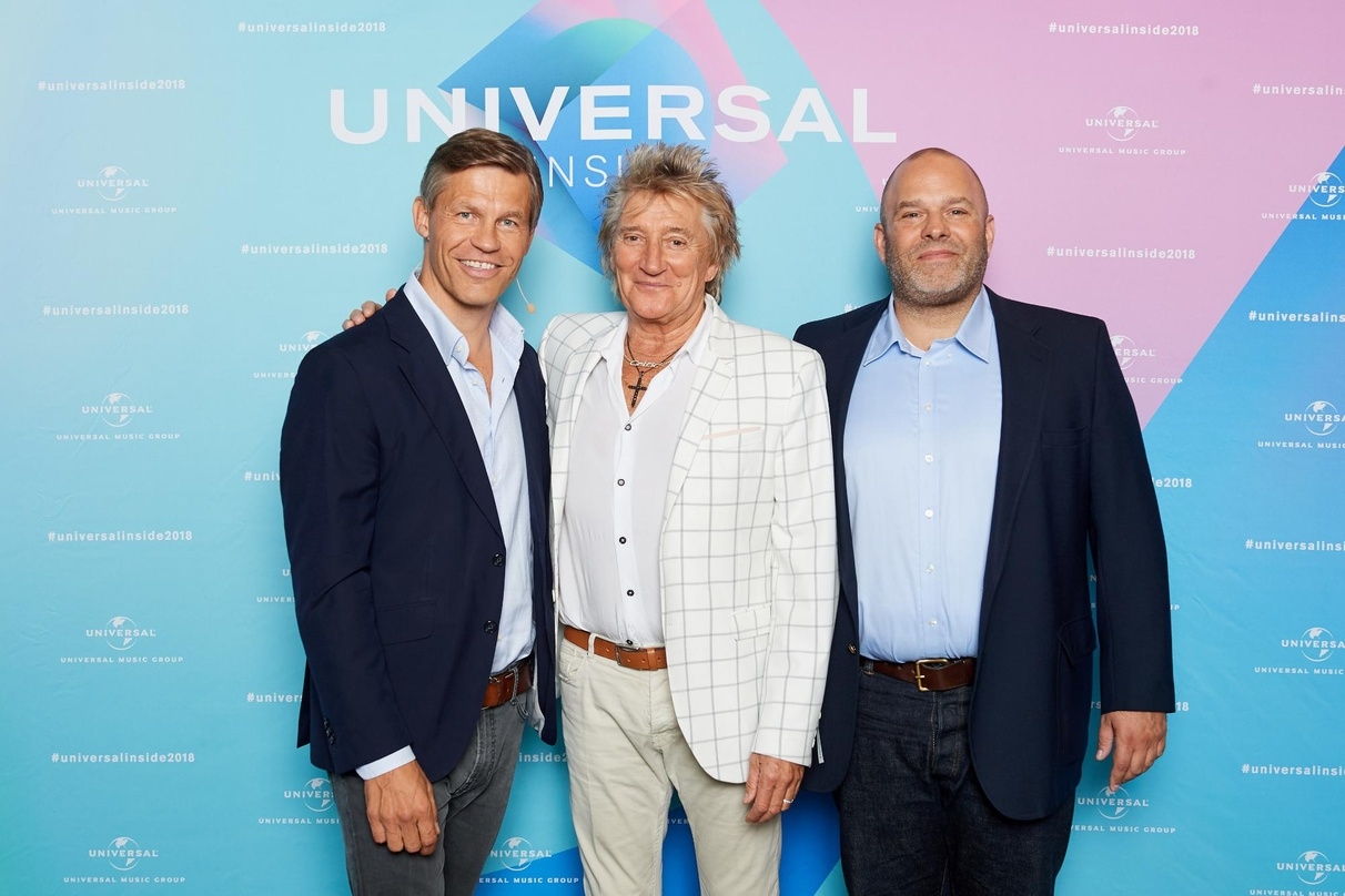Bei Universal Inside (von links): Frank Briegmann (Universal Music), Rod Stewart und Ulf Zick (Universal Music)