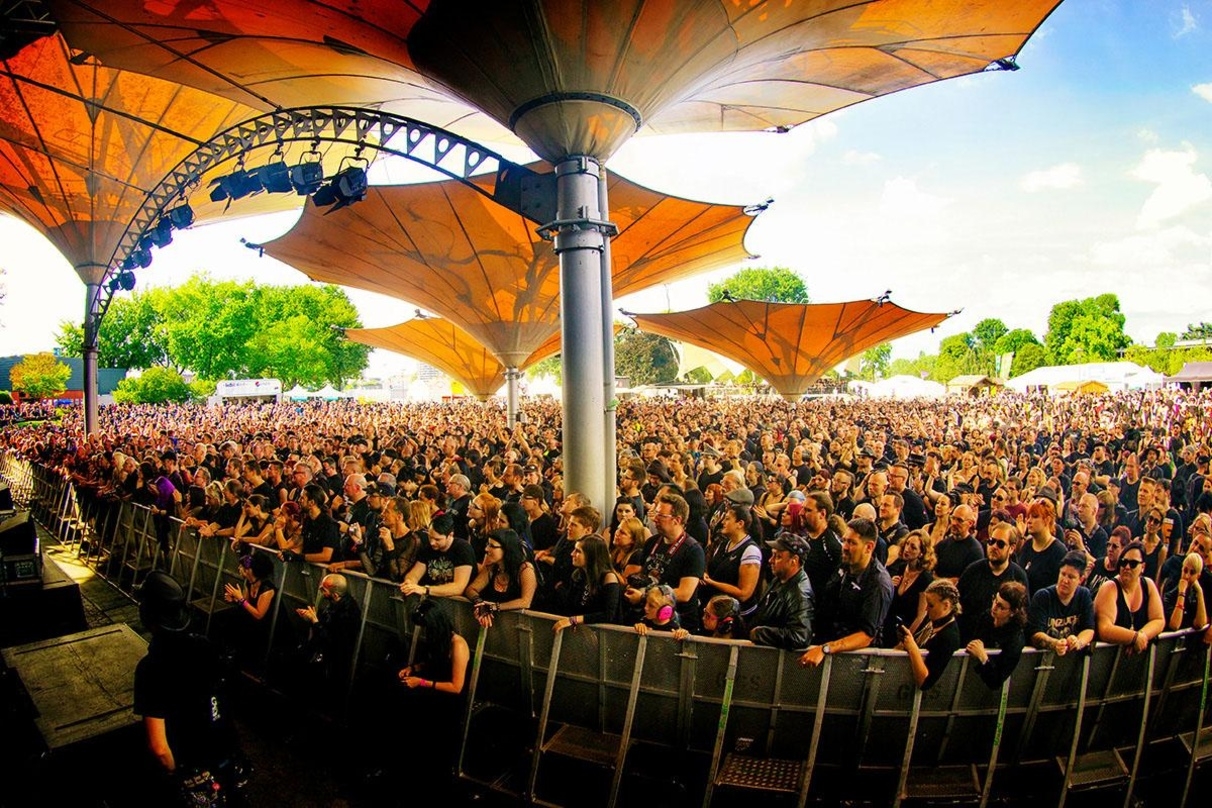 Solche Bilder kann es frühestens 2022 wieder geben: das Amphi Festival in Köln