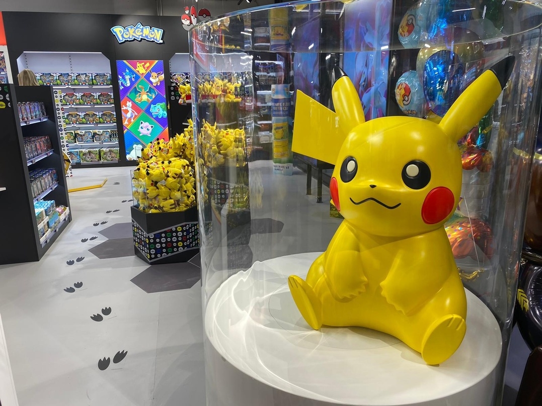 Verkaufsfläche des permanenten Pokémon-Shops im duo flagshipstore. 