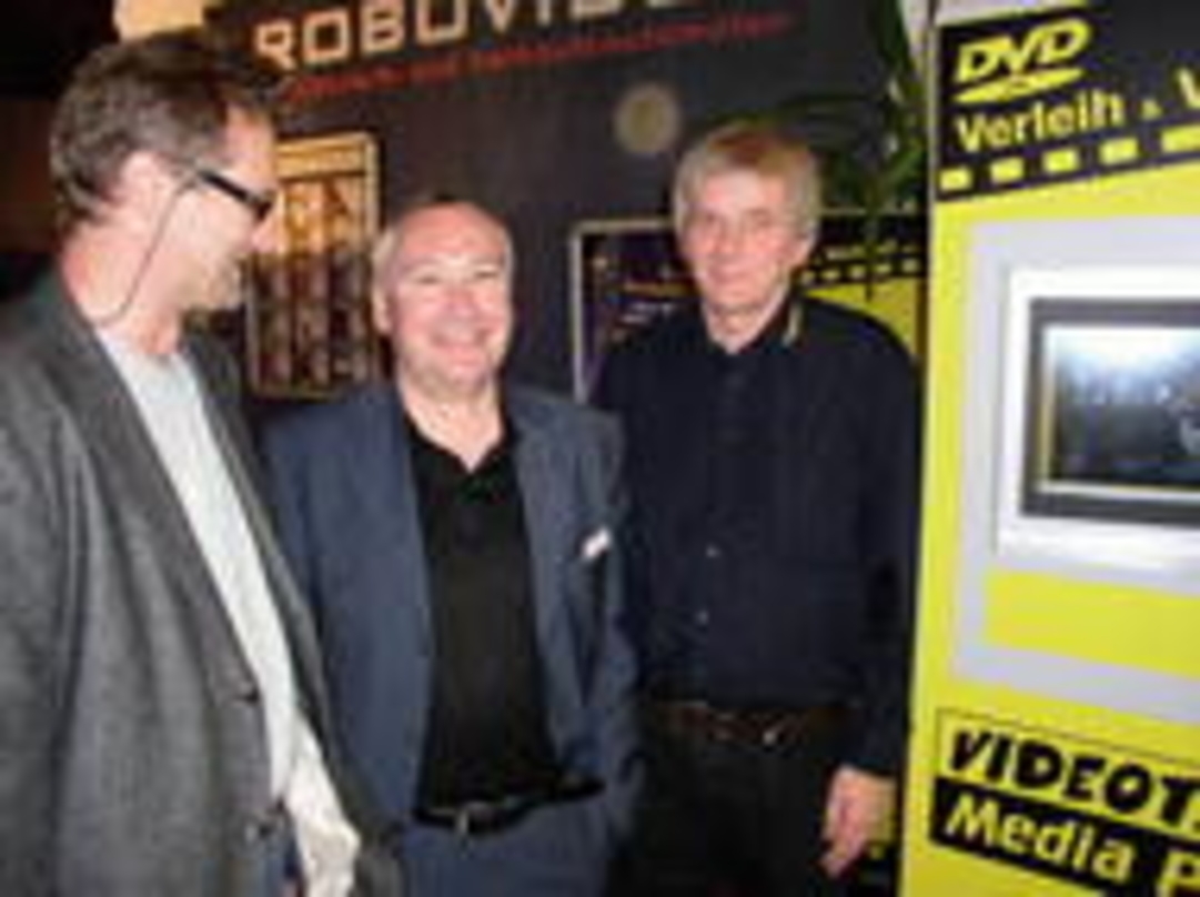 Kamen kürzlich auf einer Videotaxi-Tagung zusammen (v.l.): Ludwig Rasocha (NCT), Reiner Spörer (Robovideo) und Günter Winkler (Videotaxi)