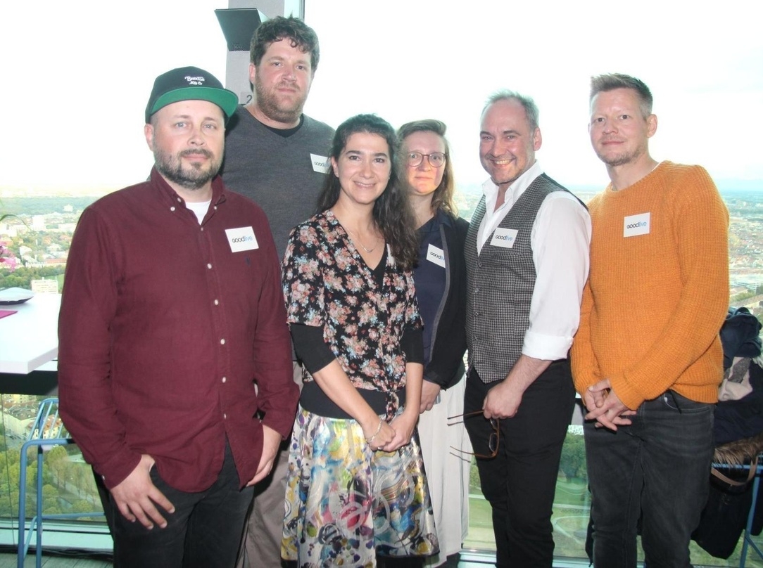 Bei der Präsentation von Superbloom (von links): Thomas Resch, Steven Kruijff, Fruzsina Szep, Jule Kauert, Jens Winnemann und Tommy Nick (alle Goodlive)