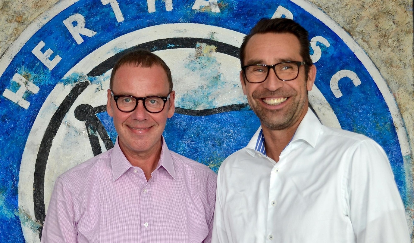Fußball ist Teil ihres Lebens: Michael Kucharski (links) und Hertha-Geschäftsführer Michael Preetz