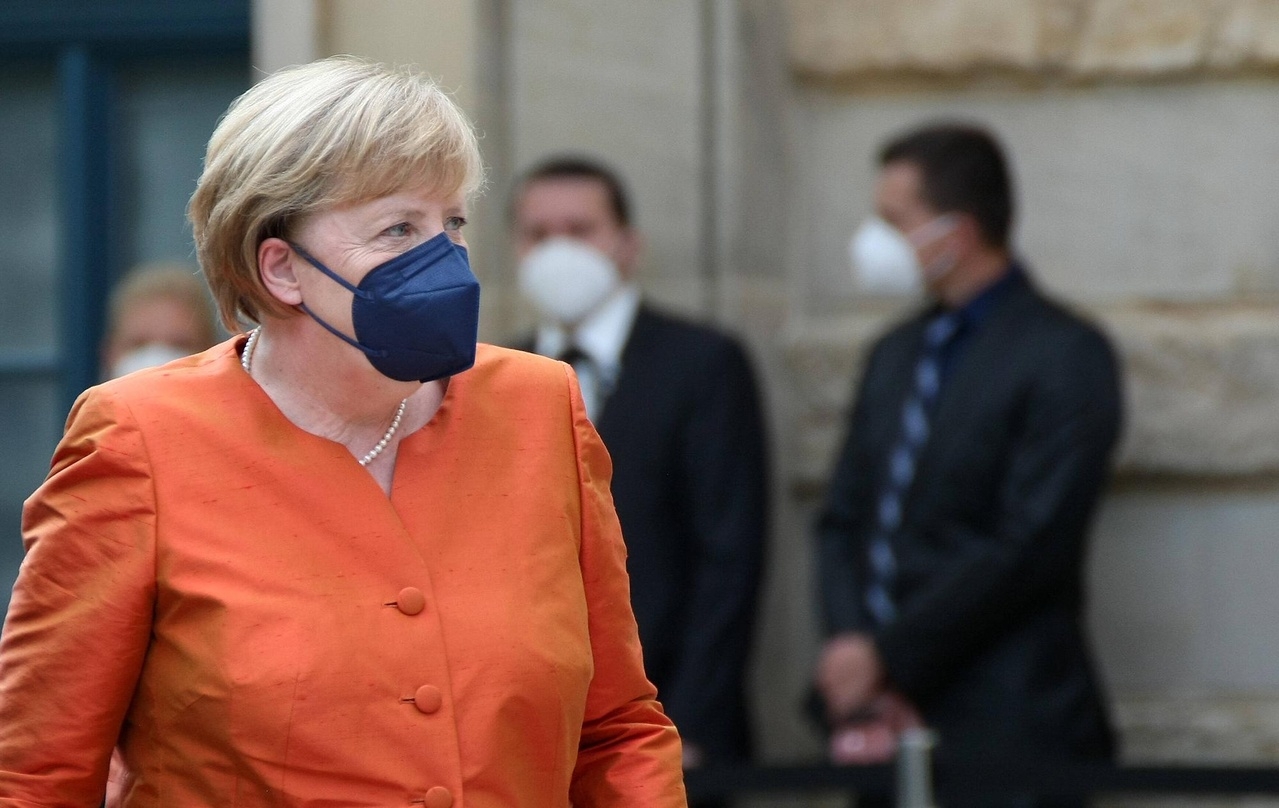 Bundeskanzlerin Angela Merkel will den Druck auf Ungeimpfte über eine rasche Ausweitung der Testpflicht erhöhen