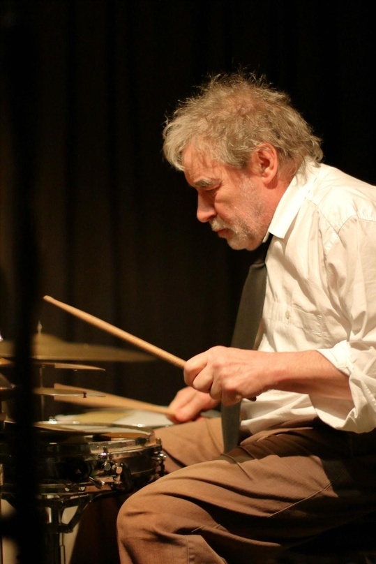 Seit mehr als 50 Jahren auf den Bühnen präsent: der Schlagzeuger Paul Lovens erhält den Albert-Mangelsdorff-Preis 2019