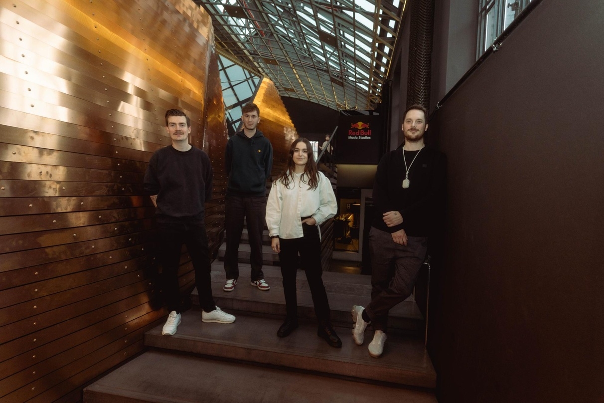 Trafen sich in den Berliner Red Bull Studios (von links): Magnus Textor (Vice President Virgin Records, Vice President A&R Electronic, Dance Central Europe), Leon Steiner (Warner Chappell Music), Laura Minutolo (A&R Managerin Virgin Records) und Max Breinbauer (Senior A&R Manager Warner Chappell Music)