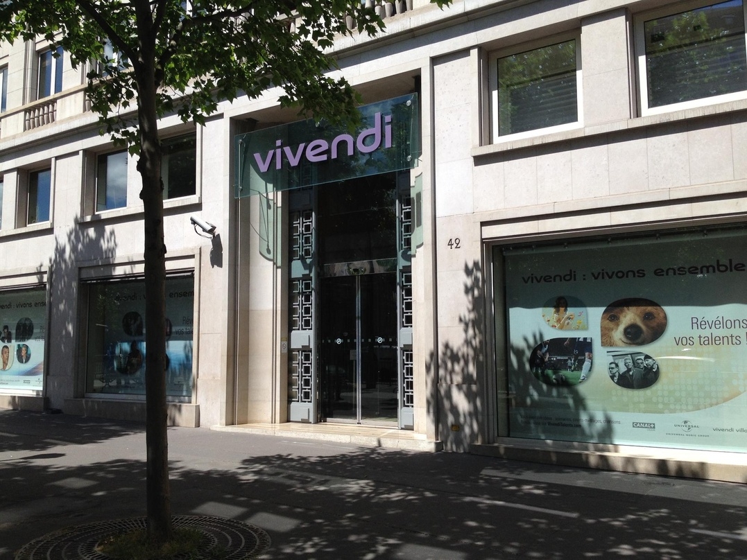 Hier glaubt man nun offenbar, die richtigen Partner aus dem Finanzbereich für den Verkauf von Teilen der Universal Music Group gefunden zu haben: der Vivendi-Hauptsitz in Paris