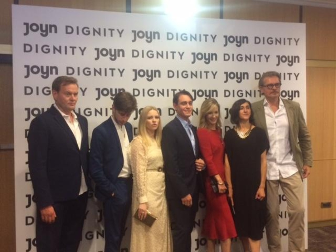 Der "Dignity"-Cast mit David Striesow (links) und Götz Otto (rechts) in Cannes