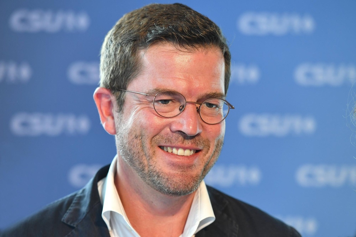 Der ehemalige Bundesverteidigungsminister Karl-Theodor zu Guttenberg soll für RTL+ durch zwei Dokutainment-Formate führen