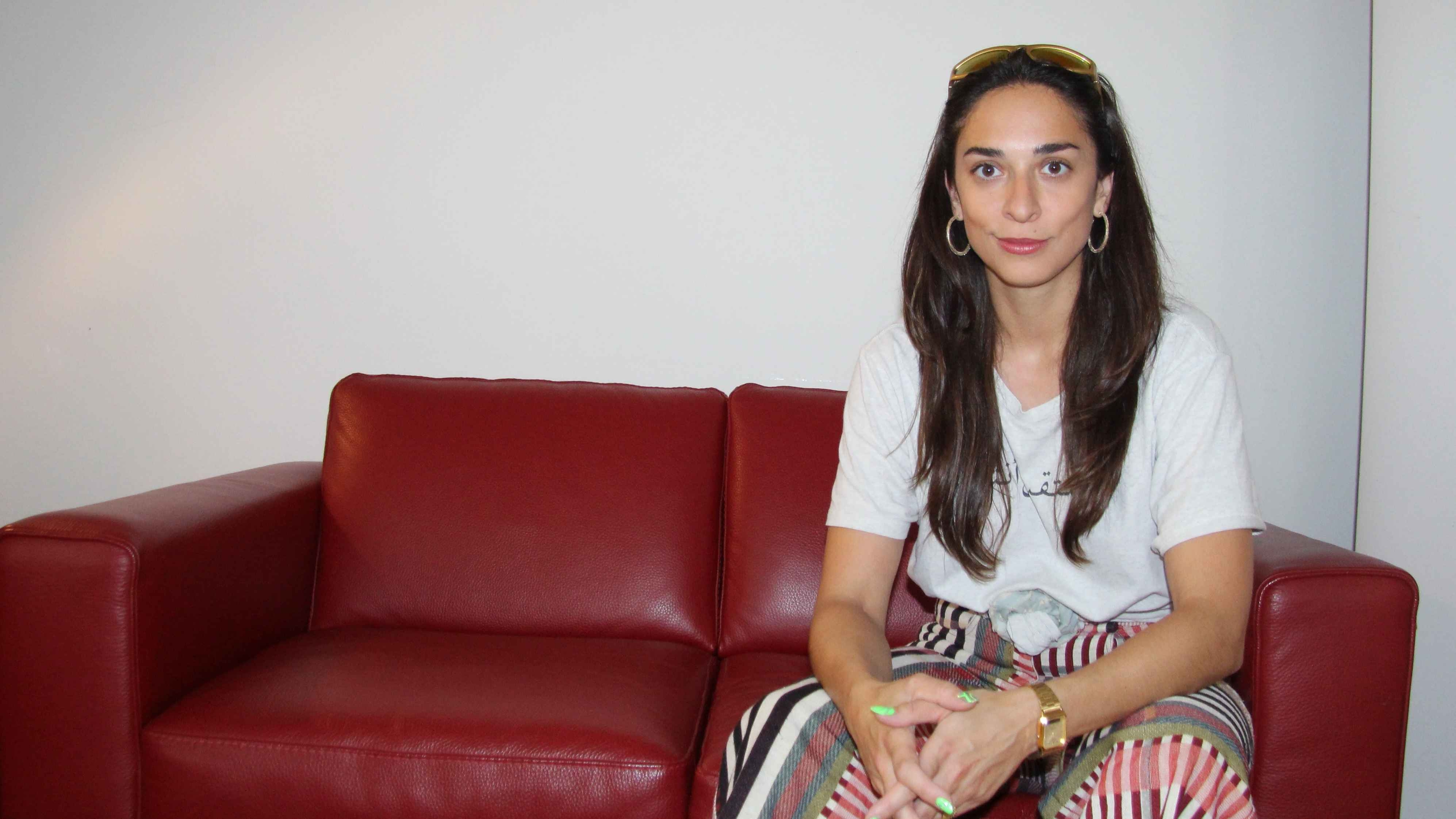 In doppelter Mission auf der Couch: Journalistin und Sängerin Tam