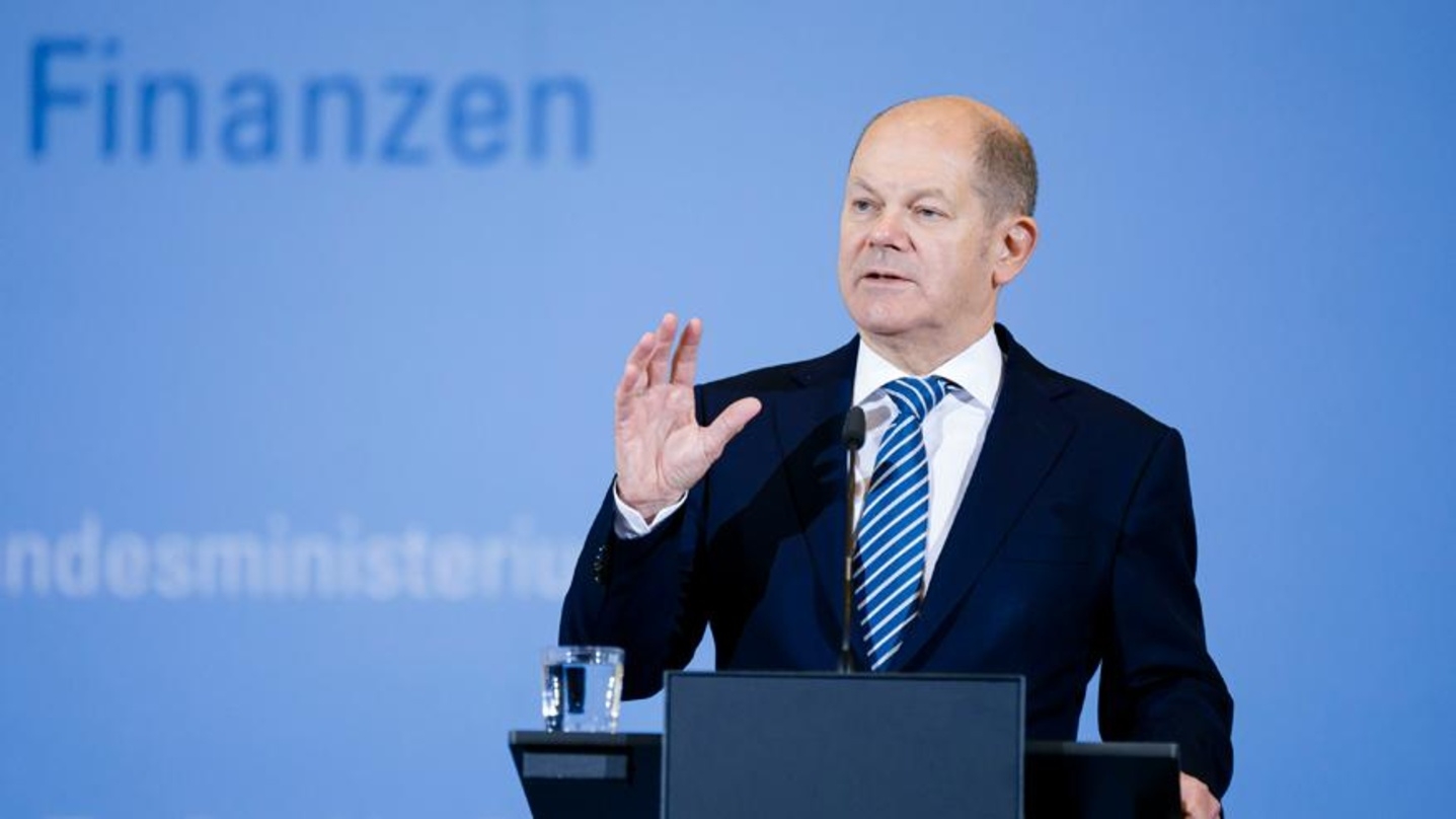 Schnürt zusammen mit Wirtschaftsminister Peter Altmaier ein Hilfspaket über 50 Milliarden Euro: Finanzminister und Vizekanzler Olaf Scholz