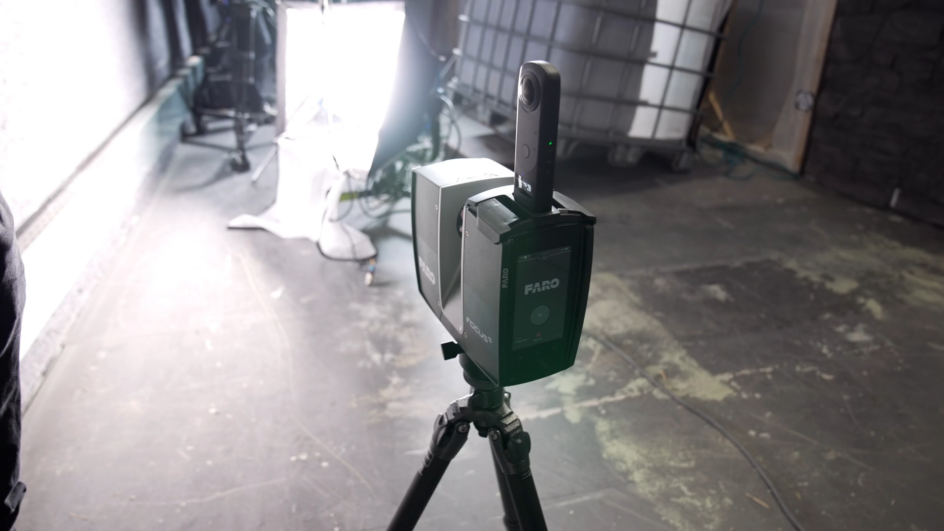 Mit einem Lidar-Scanner wurde das gesamte Set eingescannt, um die digitale 3D-Version des Sets beispielsweise für das Matchmoving zu nutzen.