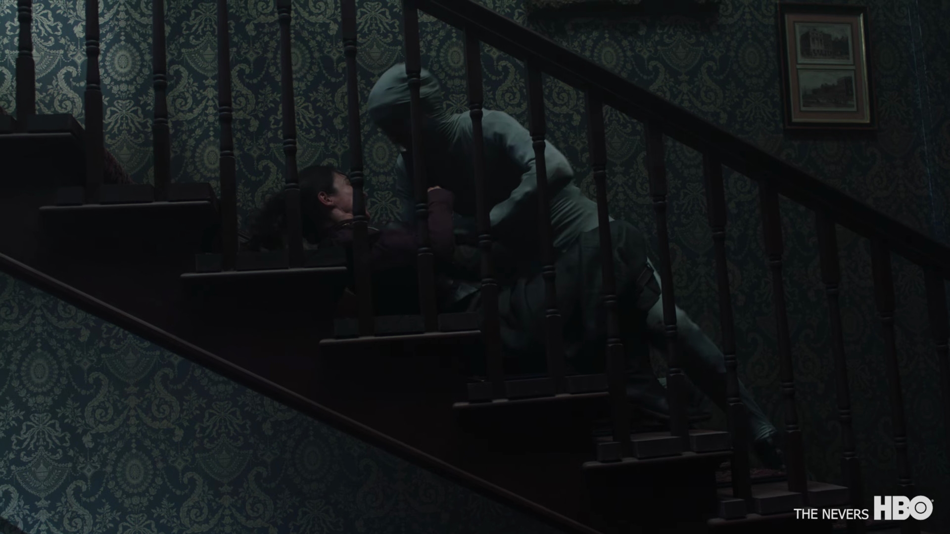 Stand-In Kai bei der Arbeit: Um der Performance „Physikalität“ zu geben und die Interaktion realistisch wirken zu lassen, werden Props und Leute in Morph-Suits verwendet.